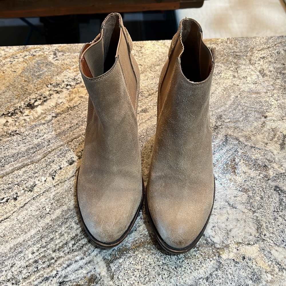 WINTER SALE Lucky Brand tan boots - Picture 2 of 4